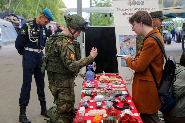 Акция «Есть такая профессия – родину защищать!» проходит в Москве