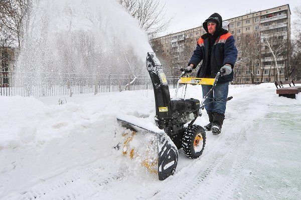 Дворы Зеленограда зимой будут убирать почти 550 дворников и сто единиц техники