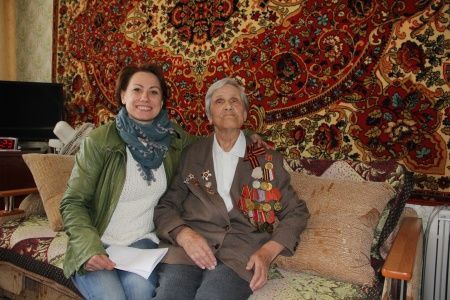 Зеленоградских ветеранов поздравили с Днем Победы на дому