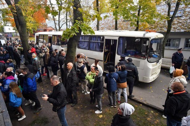Москвичи продолжают прибывать на временные мобилизационные пункты​