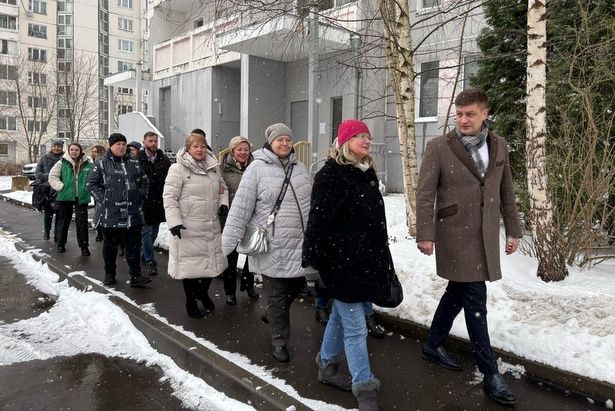 Глава управы района Матушкино провел обход территории 4 микрорайона
