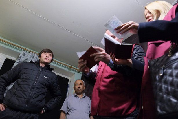 Житель Матушкино незаконно «прописал» в своей квартире 14 гастарбайтеров