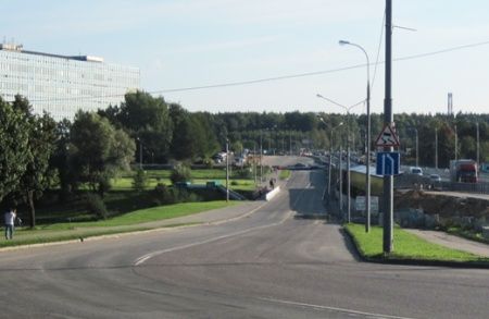 В субботу и воскресенье  будет закрыт разворот под мостом через реку Сходня (возле МИЭТа)