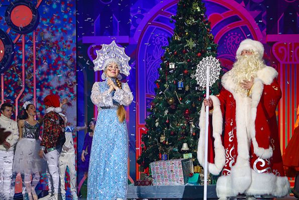Дети участников СВО посетили первые новогодние представления в столице