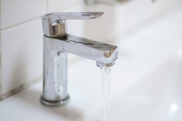 Традиционные летние отключения горячей воды отложили до первого июля