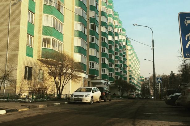На дворовых территориях Матушкино заменят порядка 300 метров газонных ограждений