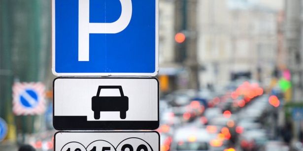 Почти 80% участников интернет-опроса считают платные парковки в Москве благом