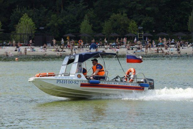 Патруль спасателей в зонах отдыха Зеленограда