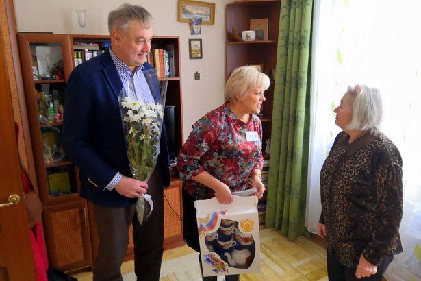 Жительница Матушкино приняла поздравления с 90-летним юбилеем