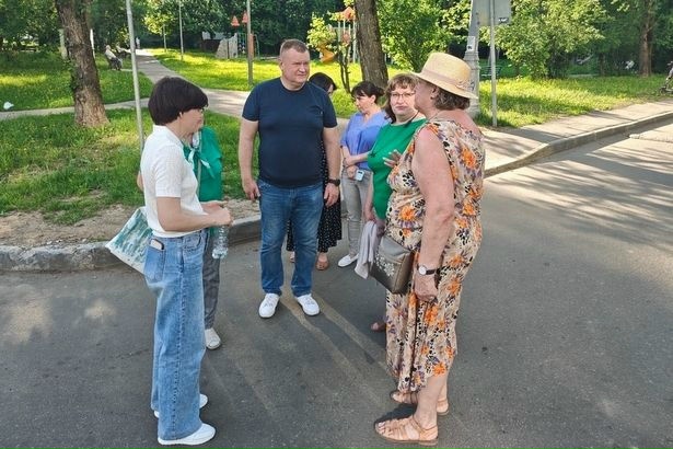 В Матушкино обсудили благоустройство и обрезку деревьев в 4‑м микрорайоне