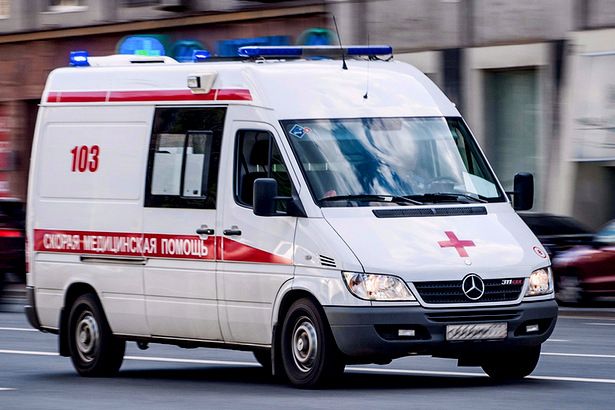 Молодой зеленоградец попал под машину возле жилого дома в 1-м микрорайоне Зеленограда