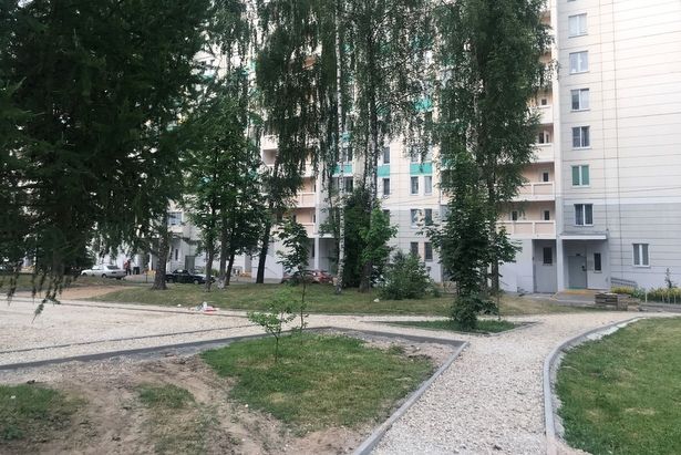 Во дворе у корпуса 414 обустраивают дорожно-тропиночную сеть