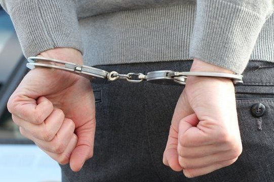 В Матушкино задержан хулиган, повредивший флаг на здании суда