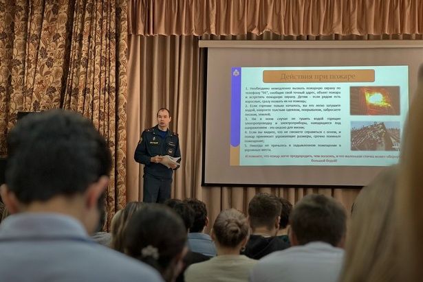 Для учащихся школы N 618 специалист МЧС провел открытый урок ОБЖ