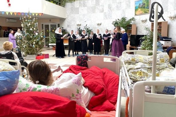 В гости к пациентам хосписа пришли прихожане зеленоградского храма
