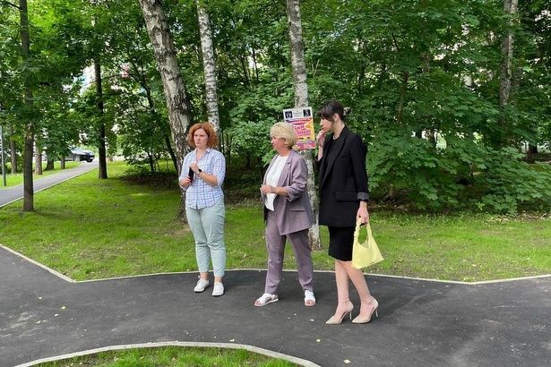 Общественники проверили качество асфальта в знаковом объекте района
