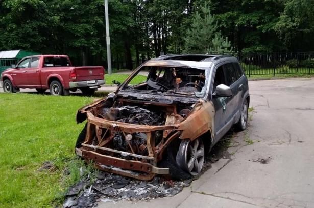 В Матушкино разыскиваются хозяева двух брошенных автомобилей