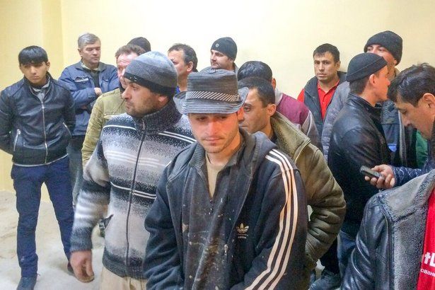 Зеленоградские участковые задержали подозреваемых в фальшивой регистрации иностранных граждан