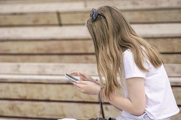 ПАМЯТКА ДЛЯ РОДИТЕЛЕЙ ПО ОБНАРУЖЕНИЮ НЕЖЕЛАТЕЛЬНОГО КОНТЕНТА НА МОБИЛЬНЫХ УСТРОЙСТВАХ НЕСОВЕРШЕННОЛЕТНИХ