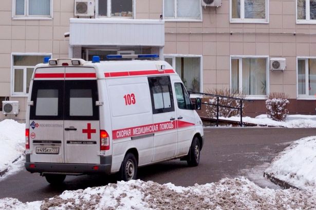 На 2-ом Западном проезде пешехода зажало между двумя машинами