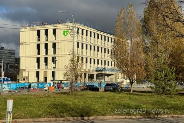 В 18 микрорайоне продолжают строить детскую поликлинику