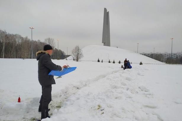 Тренер ГБУ «Заря» дал урок мастерства для любителей авиамодельного спорта