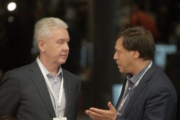 Юрист: Работодатель должен отстранить не желающих прививаться от COVID-19 сотрудников без зарплаты