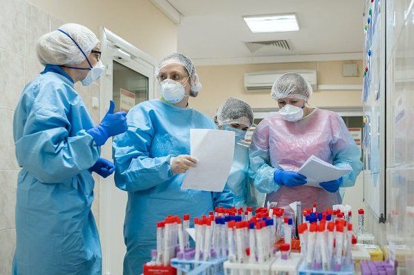 Собянин осмотрел временный госпиталь для долечивания COVID-19 на ВДНХ