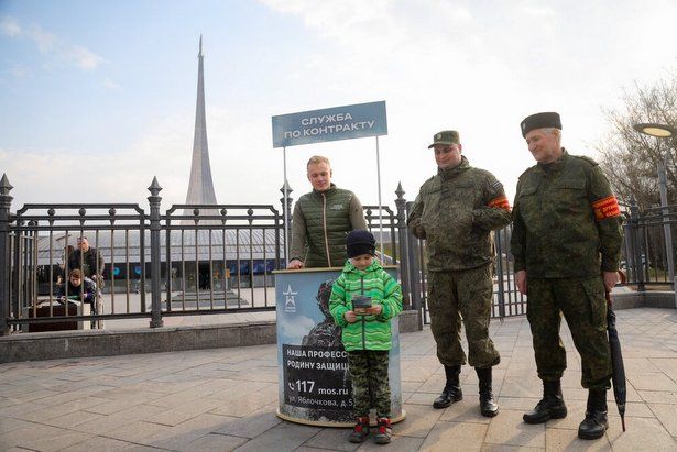 Роман Бабаян назвал яркой рекламно-информационную кампанию контрактной службы в Москве
