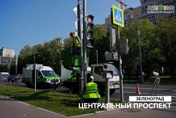 Компактные автомобильные светофоры установили на Центральном проспекте