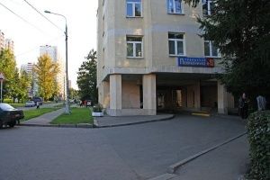Жительница 2-го микрорайона похитила куртку у пациентки поликлиники