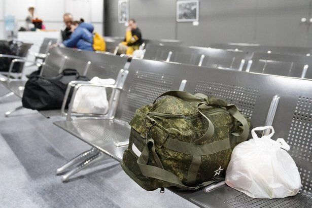 Москвичи приходят в мобилизационные пункты добровольцами
