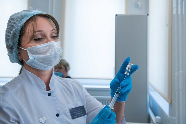 Юристы сочли обоснованным решение об обязательной вакцинации в столице