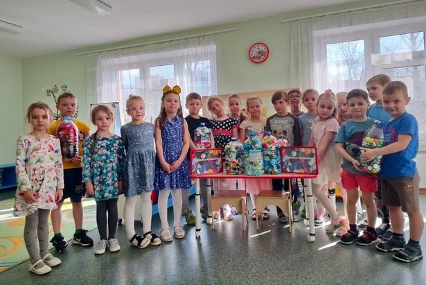 Малыши из дошкольного отделения школы № 618 приняли участие в экологической акции