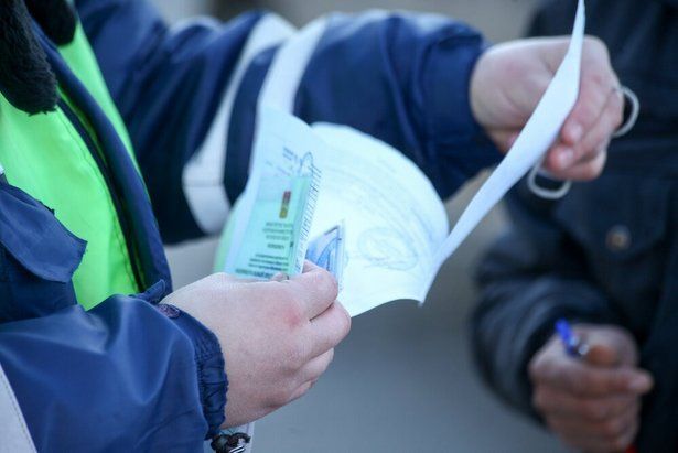 Факт незаконного получения водительского удостоверения выявили стражи порядка