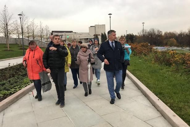 Благоустроенный парк 40-летия Победы осмотрели на предмет доступности людей с ограниченными возможностями здоровья