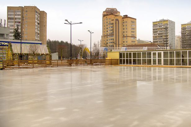 Каток на площади Юности будет работать до конца зимнего сезона