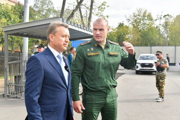 Депутат Госдумы Анатолий Выборный посетил столичный пункт отбора на военную службу по контракту