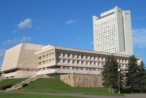 В Зеленограде развернута широкая торговля товарами для школы 