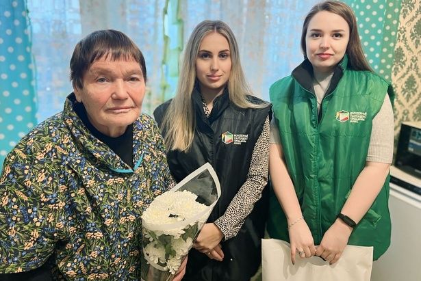 Представители управы и Молодежной палаты района Матушкино посетили ветеранов Великой Отечественной войны