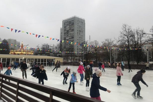 На площади Юности в Зеленограде открылся долгожданный каток