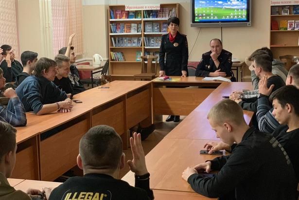 Студентам зеленоградского колледжа напомнили о безопасности дорожного движения