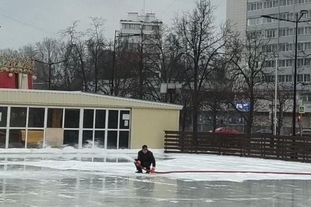 В районе Матушкино заработал каток с искусственным льдом