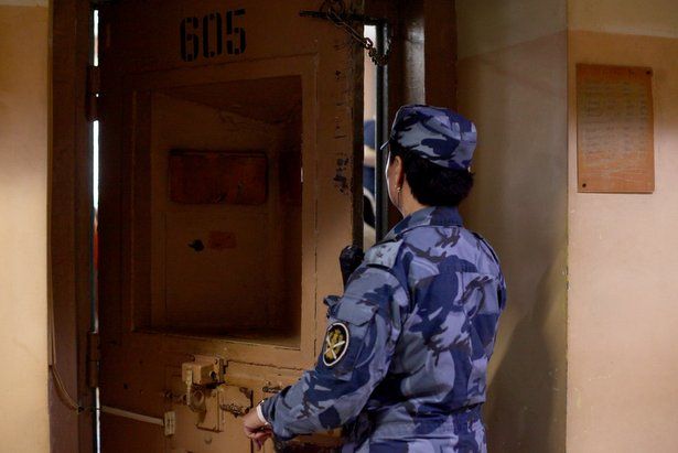 В получении крупной взятки подозревается офицер МВД России