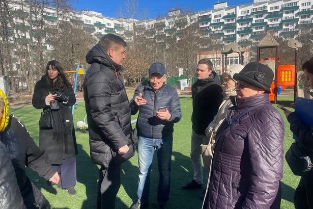 Глава управы района Матушкино Антон Гущин провел обход территории 1-го микрорайона