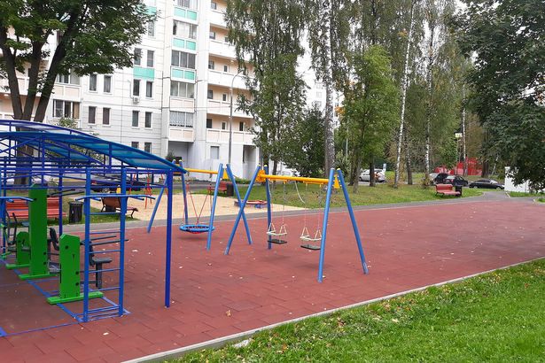 Юные жители корпуса 414 не останутся без игрового комплекса