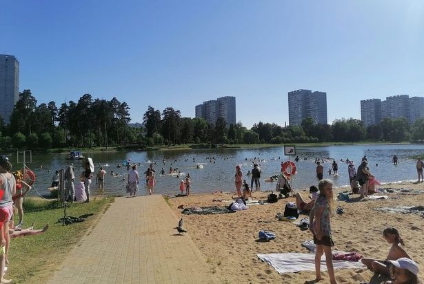 В ЗелАО Роспотребнадзор разрешил купаться в Школьном озере
