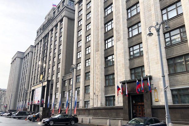 Госдума приняла антикоррупционный закон о зарубежных счетах чиновников