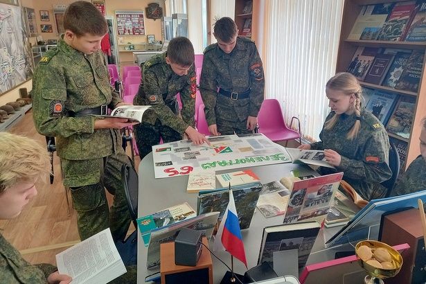 В музее «Боевой путь 354-й Калинковической дивизии» школы № 1353 прошел День открытых дверей