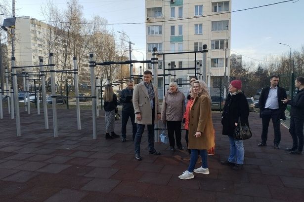 В Матушкино 14 апреля глава управы района Антон Гущин провел обход территории